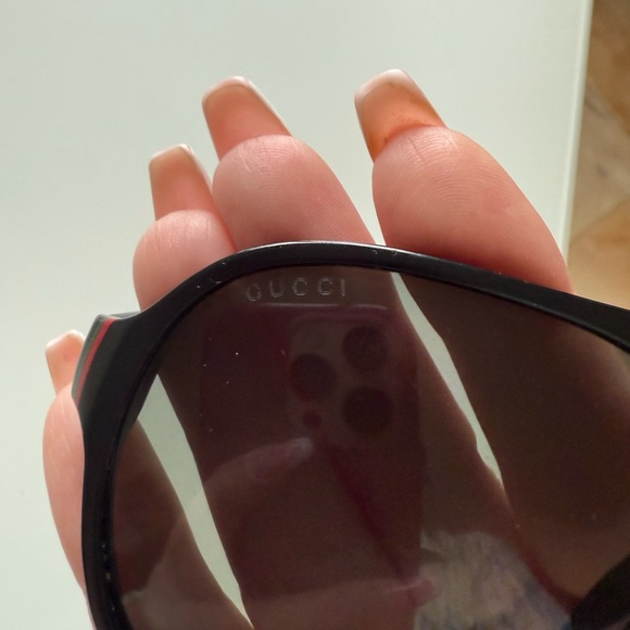 Gucci Black Polarized Sunglasses 1065/S - Picture 9 of 11